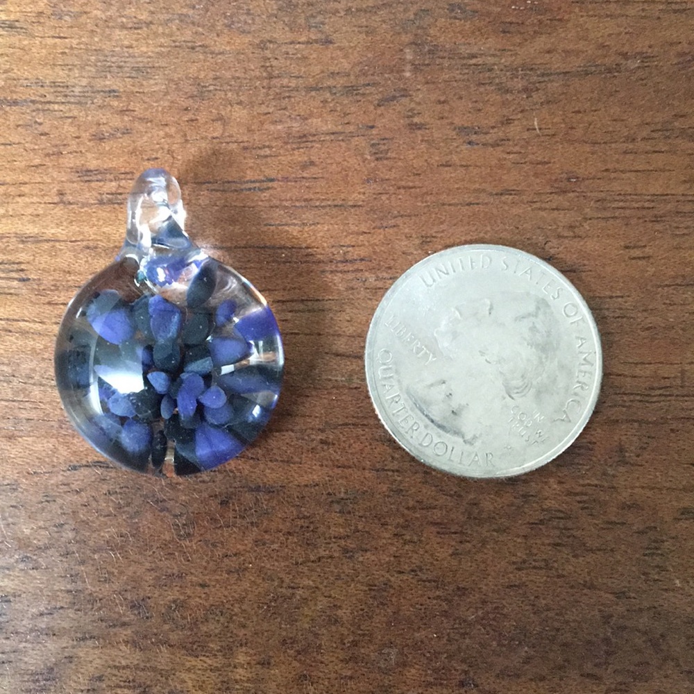 Glass blown pendant - Picture 2 of 4